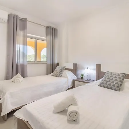 Wonderful Portuguese Casa Lombos Nova 3 Bedrooms Private Pool, Ac Pool Table Carvoeiro Villa *