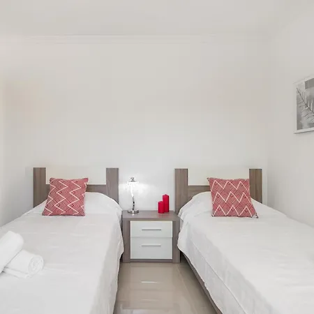 Wonderful Portuguese Casa Lombos Nova 3 Bedrooms Private Pool, Ac Pool Table *